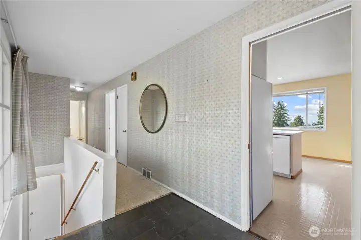 Daylight rambler, entrance on main level