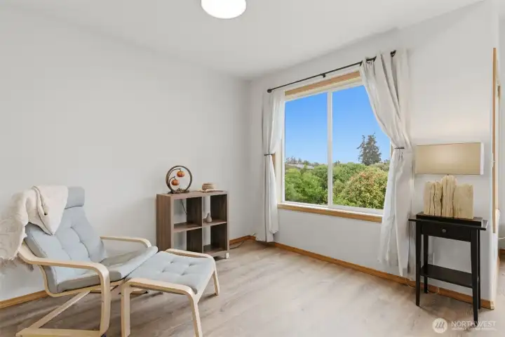Flexible space adjacent to the living room offers the perfect setup for an additional sitting area, reading nook, o or separate living space.
