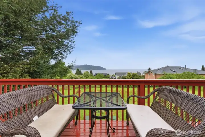 Imagine coming home and unwinding on the main deck while enjoying the calming water views and fresh Pacific Northwest air.