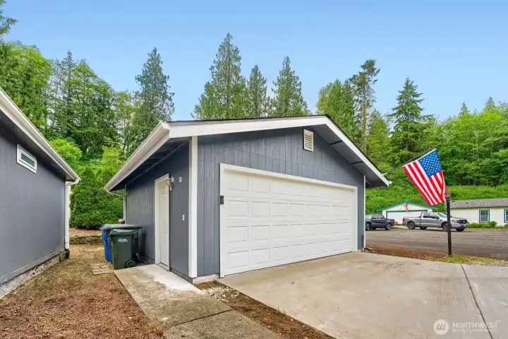 Detached Garage