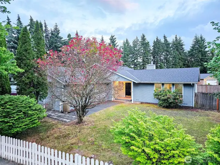 Charming corner lot rambler with 3 bedrooms in Kirkland Highlands, framed by a classic white picket fence. Charming corner lot rambler with 3 bedrooms in Kirkland Highlands, framed by a classic white picket fence.
