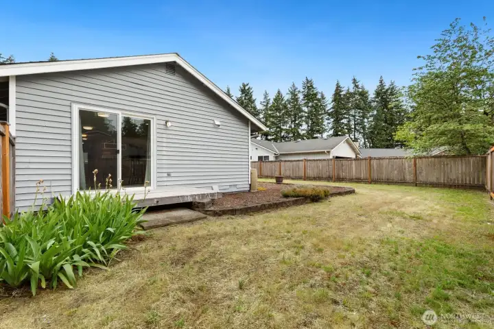 Side sliding glass door to the back yard. Side sliding glass door to the back yard.