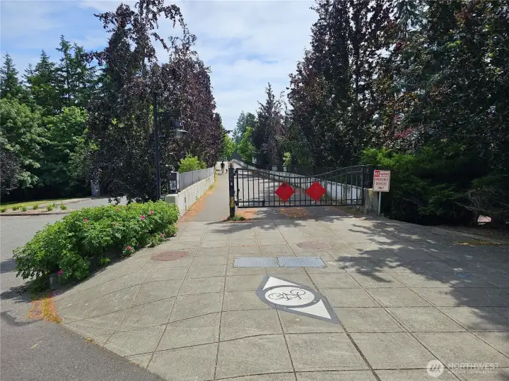 Pedestrian/Bike Overpass to North Rose Hill Woodlands Park, located a 1 minute walk from the home. Pedestrian/Bike Overpass to North Rose Hill Woodlands Park, located a 1 minute walk from the home.