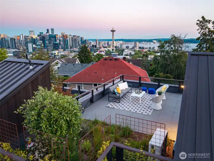 590 square feet of private rooftop space, anchored by a custom NewAge® outdoor kitchen — BBQ, refrigerator, quartz counters, custom cover. A $7,500 addition, included. Dinner with a skyline view. 590 square feet of private rooftop space, anchored by a custom NewAge® outdoor kitchen — BBQ, refrigerator, quartz counters, custom cover. A $7,500 addition, included. Dinner with a skyline view.