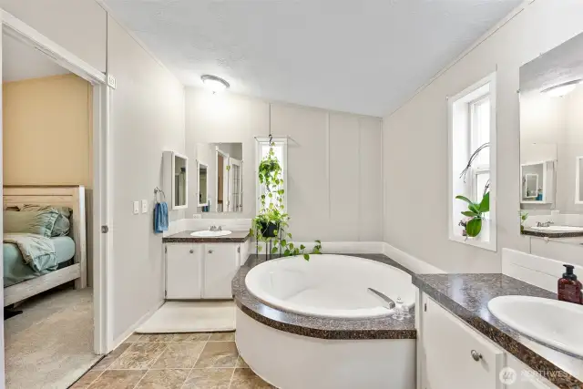 Big 5 Piece Private Bath!
