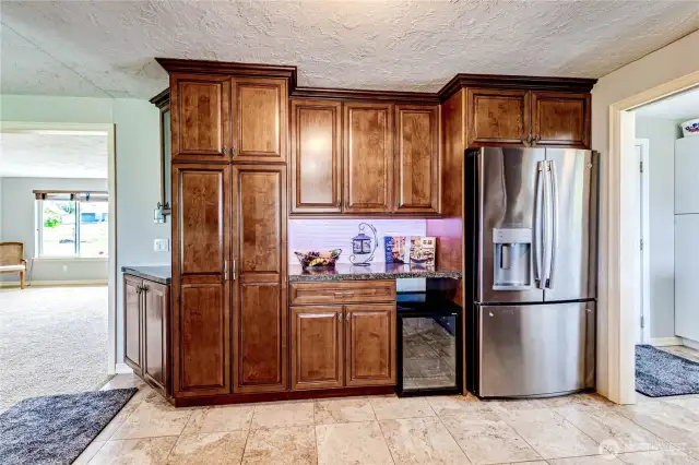 See the under cabinet lighting.