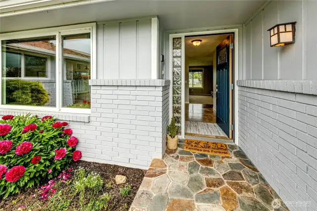 Welcome to 1,622 sq ft of single level living.