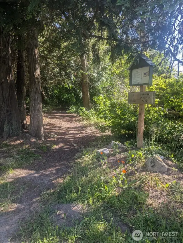 Voluntary community dues are $15/year, there are 2 community lots - 1 park and 1 waterfront.