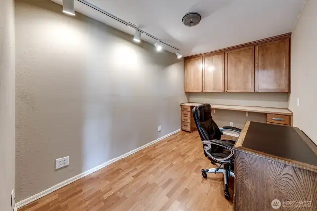 Den/Office with built-ins