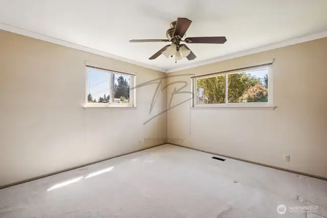 well sized bedroom!