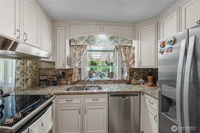 All appliances in the kitchen stay with the home, and are only a few years old