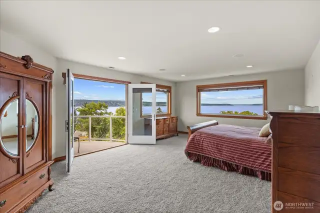 Primary bedroom w double doors to deck