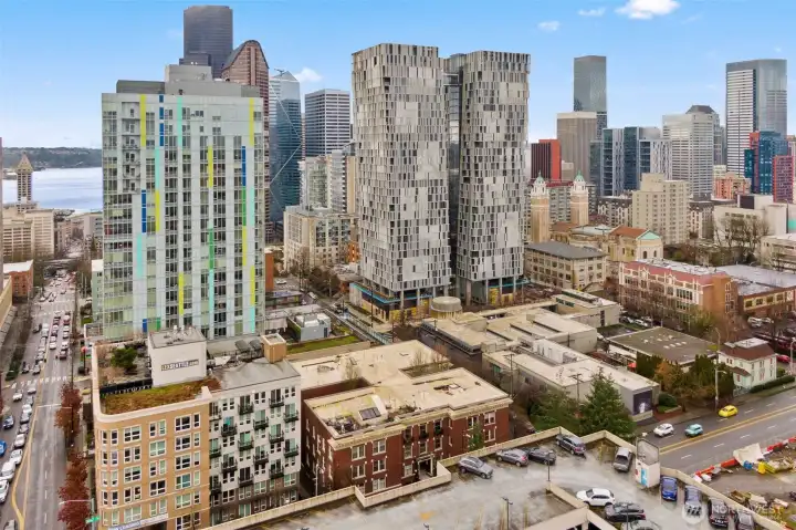 Minutes from Downtown Seattle, Capitol Hill &  Lake Washington