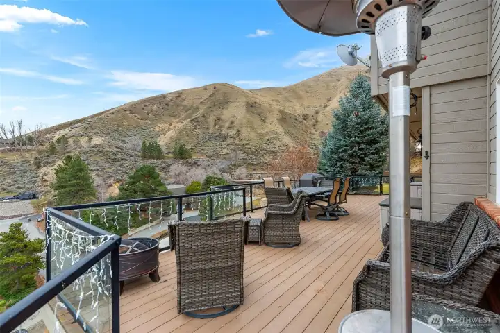 Large and beautiful deck! Perfect for entertaining