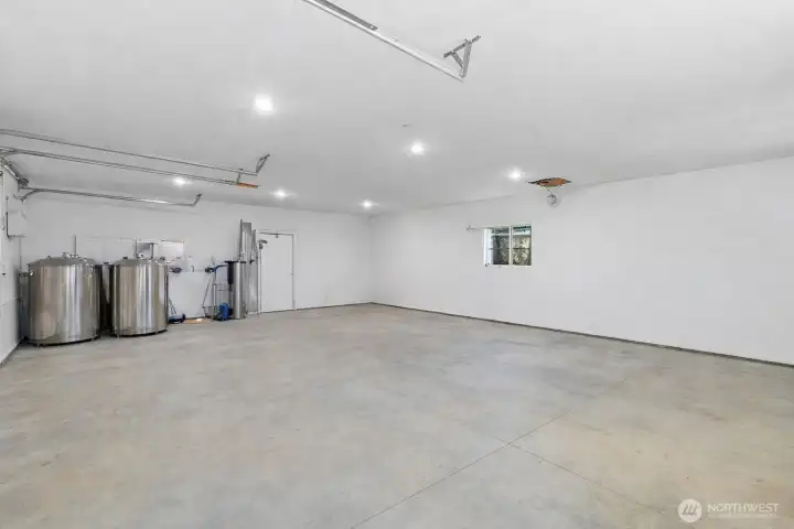 Over a 1000 sq ft shop. Heated, auto doors.