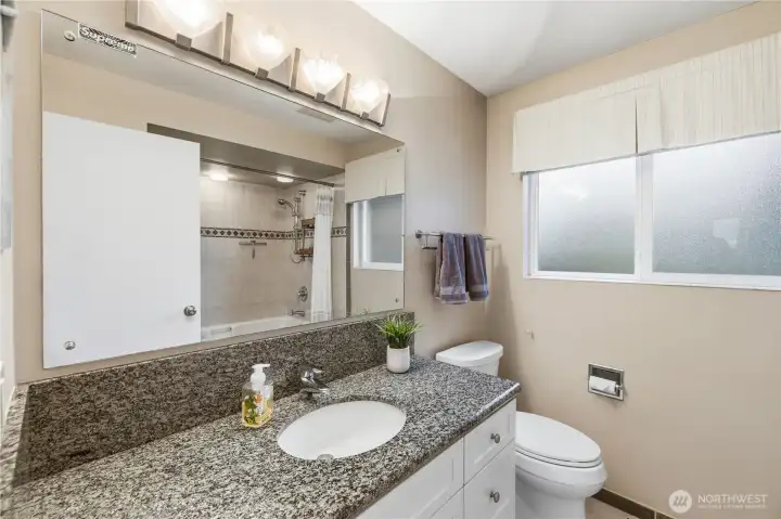 Upstairs hall bath w/ deep jetted tub.