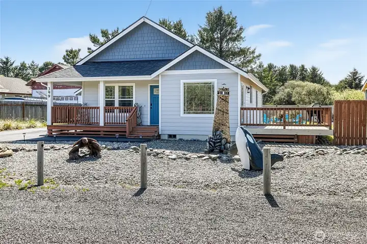Easy-Care Beachy Landscaping