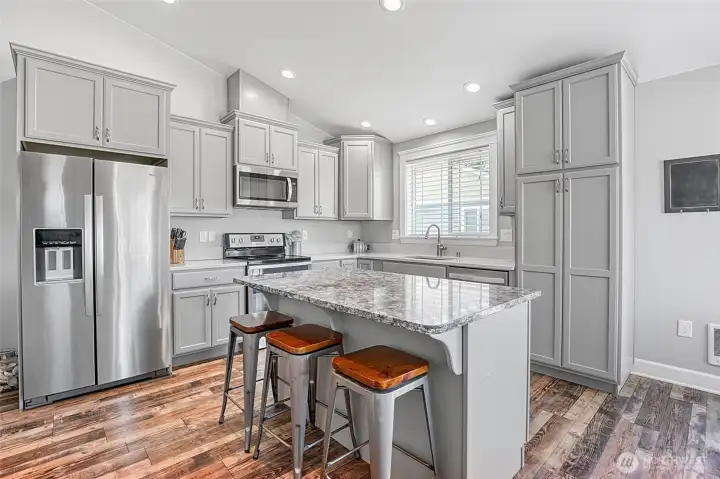 Serving Island with Bar Seating