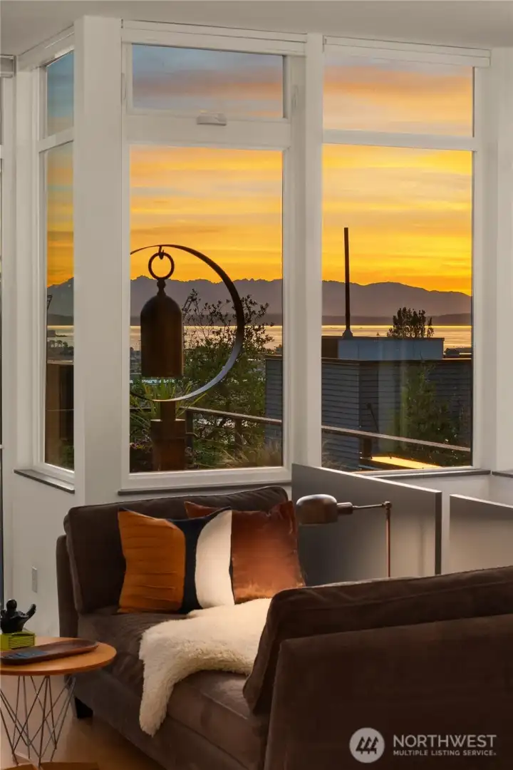 When evening falls, the mood amps up.