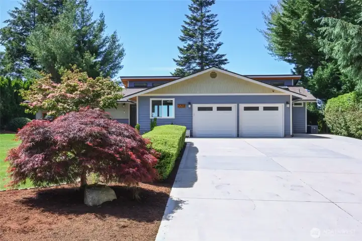 This waterfront home is just like brand new! This waterfront home is just like brand new!