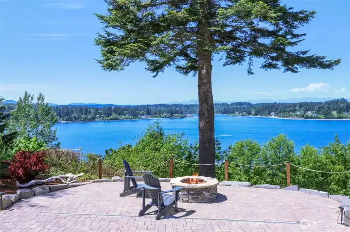 Amazing views from the patio with fire pit Amazing views from the patio with fire pit