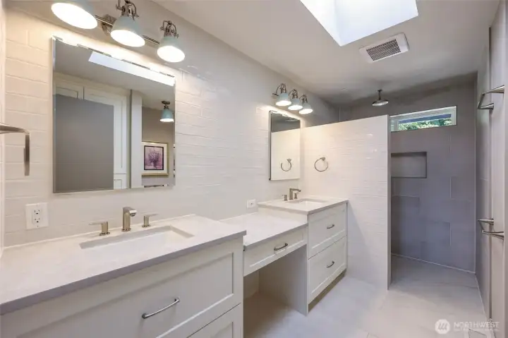 Beautifully tiled Primary Bath with heated floors. Beautifully tiled Primary Bath with heated floors.