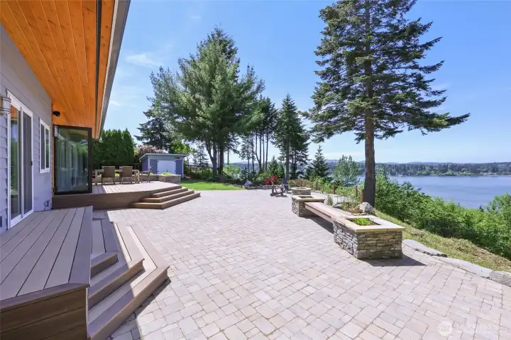 Huge patio connects both decks! Huge patio connects both decks!