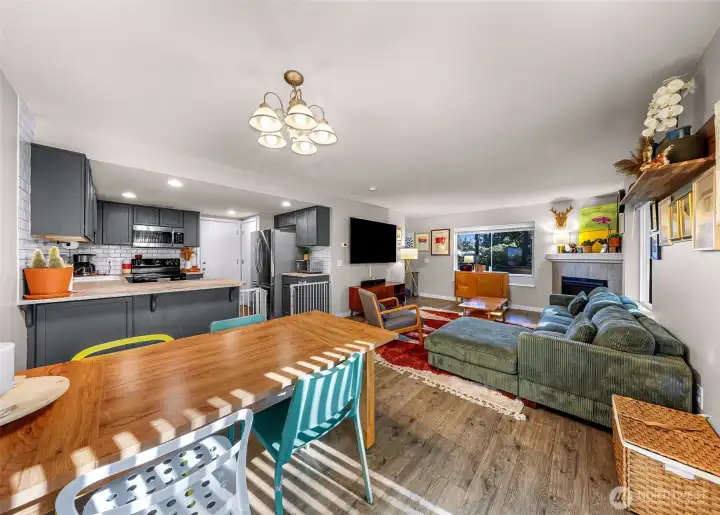 Dining area and beautiful kitchen!