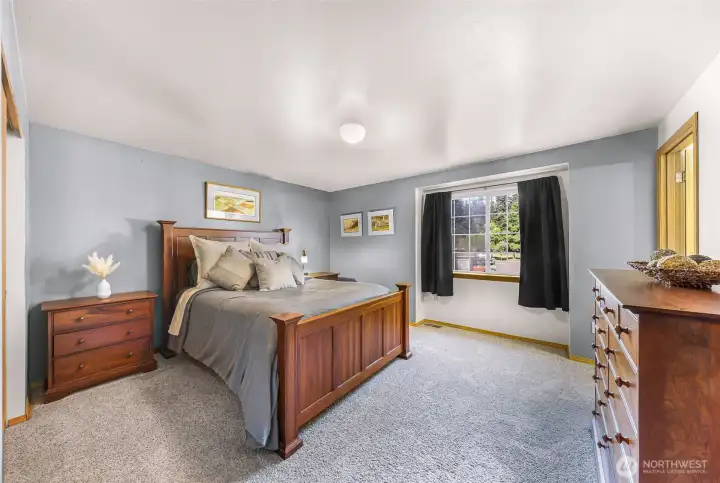 Spacious Primary Suite!