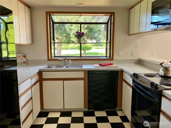 Enjoy Looking Out at the Golf Course and Beautiful Landscaping from Your Kitchen Bay Window Enjoy Looking Out at the Golf Course and Beautiful Landscaping from Your Kitchen Bay Window