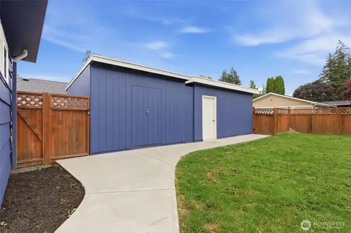 The detached garage offers flexible space for parking, a workshop, hobbies, or additional storage to fit your lifestyle.