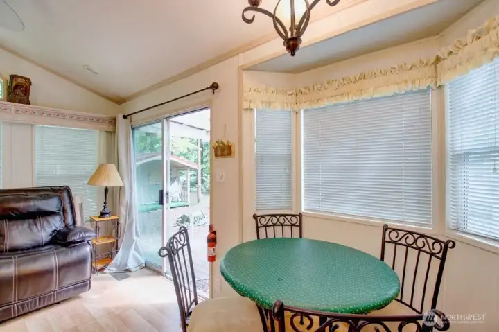 Bay windows for your dining area