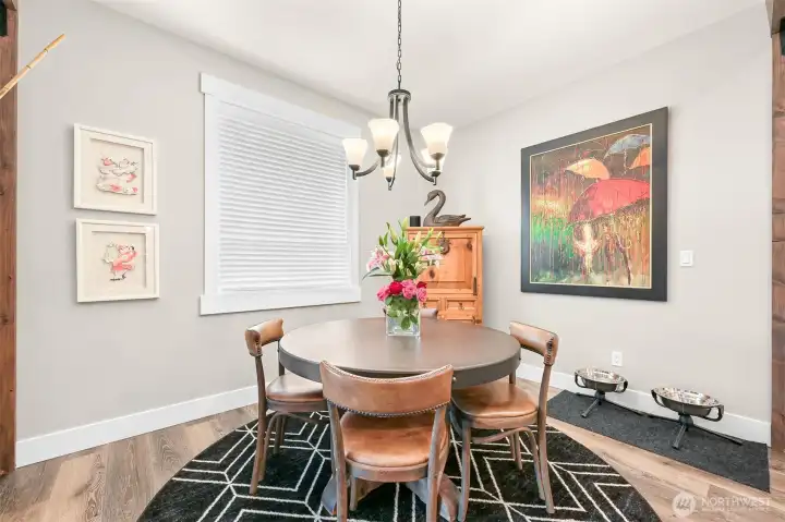 Eating nook off kitchen and living area