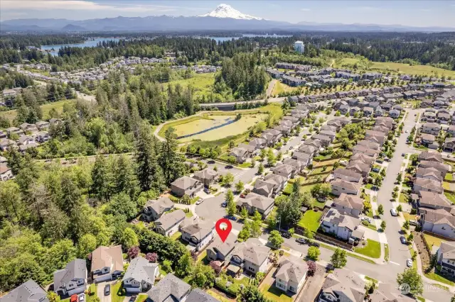 2 miles to Lake Tapps, >1 mile to grocery/restaraunts.  LOCATION, LOCATION, LOCATION!