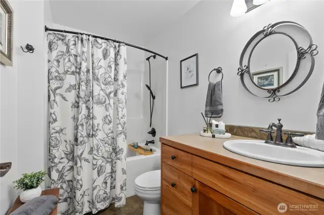 2nd Bathroom