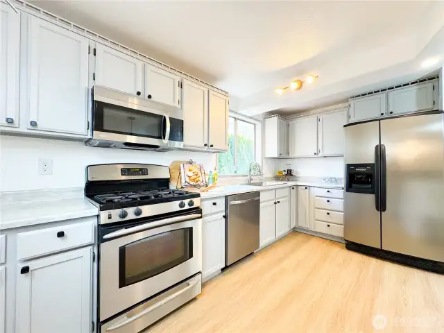 New kitchen cabinetry, granite countertops, and stainless steel appliances make this kitchen shine!