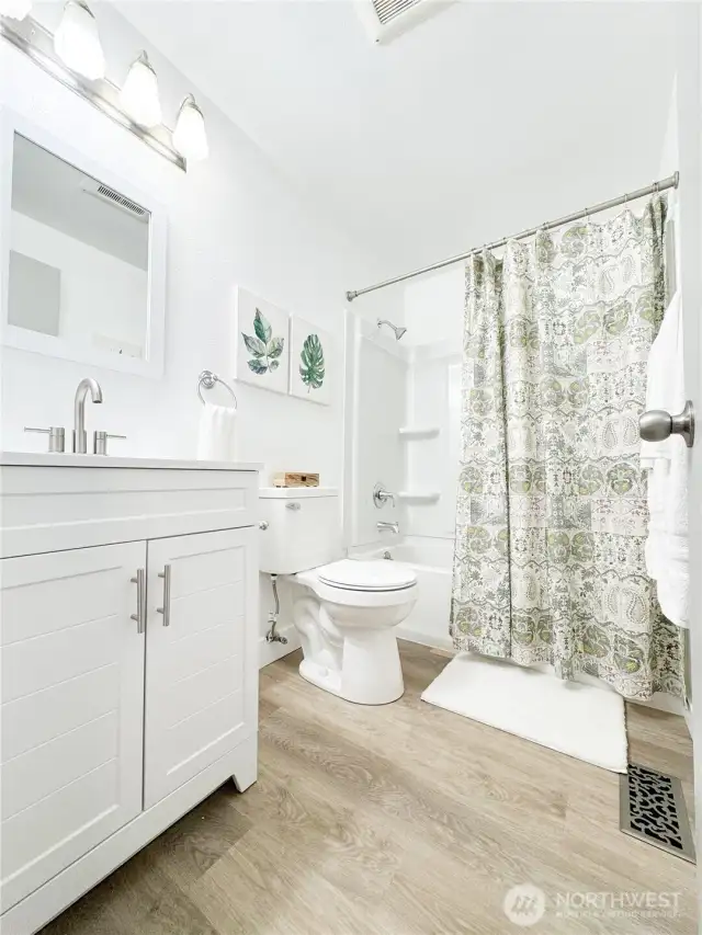 Full size second bathroom upstairs