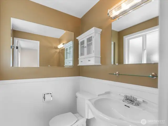 Primary en-suite bathroom