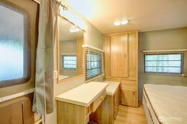 Bedroom with desk/vanity