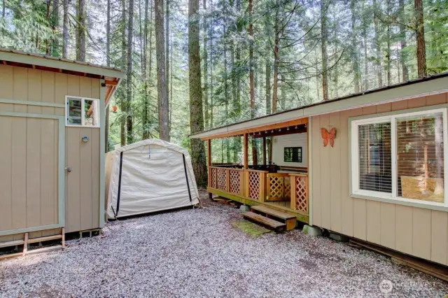 Additional shed and covered area