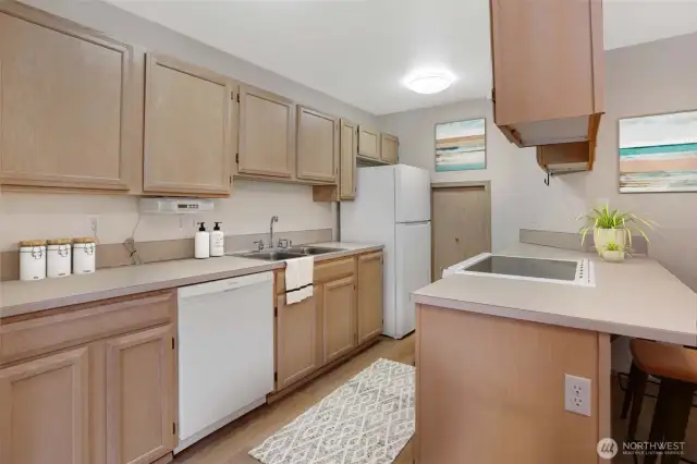 Another view of this well-functioning kitchen. This photo has been virtually staged.