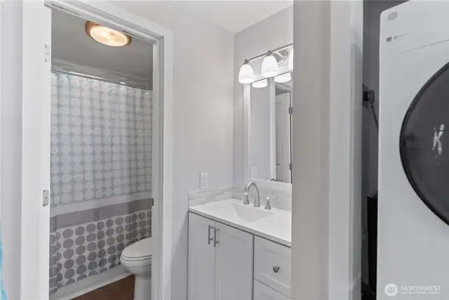 Full bath on main.