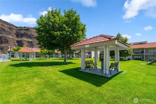 Beautiful clean grounds.