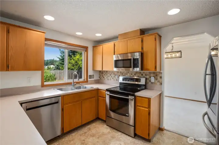 Kitchen comes with all stainless steel appliances!