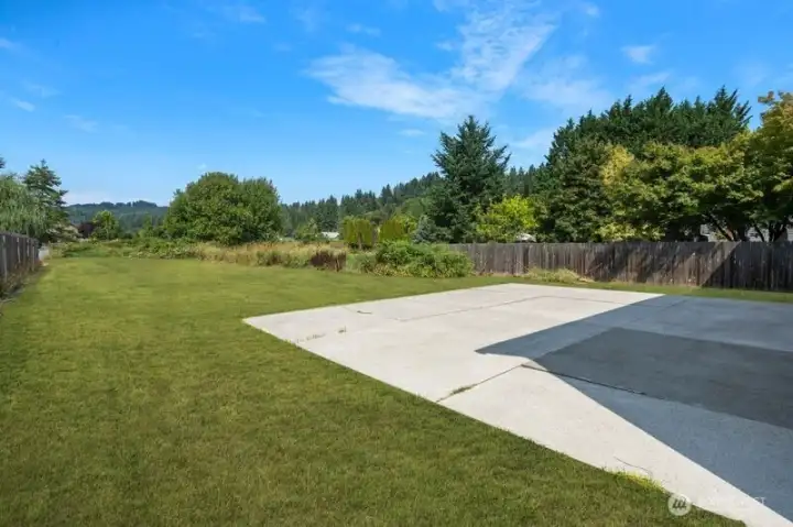 Large, oversized lot with plenty of room for everyone!