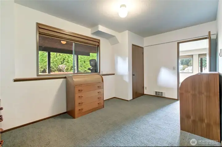 4th bedroom basement