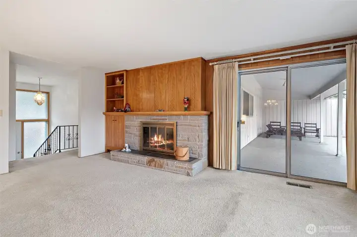 Wood burning fireplace for cozy Winter evenings.