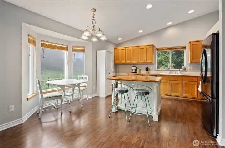 Kitchen and breakfast nook