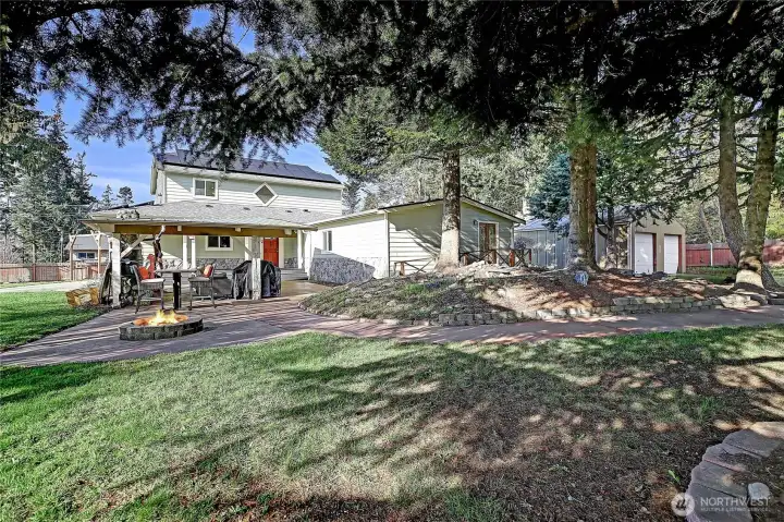 Great outdoor entertaining area to enjoy year round.