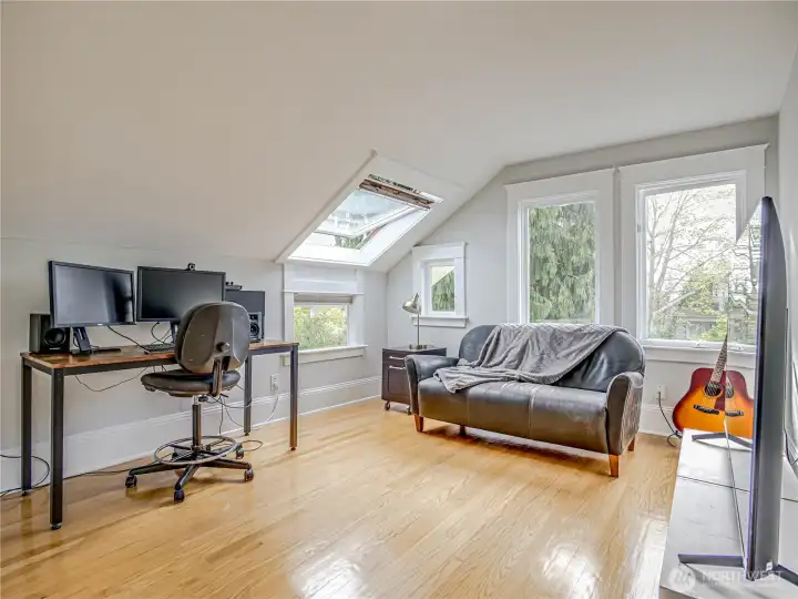4th bedroom on the upper floor. Notice the skylight
